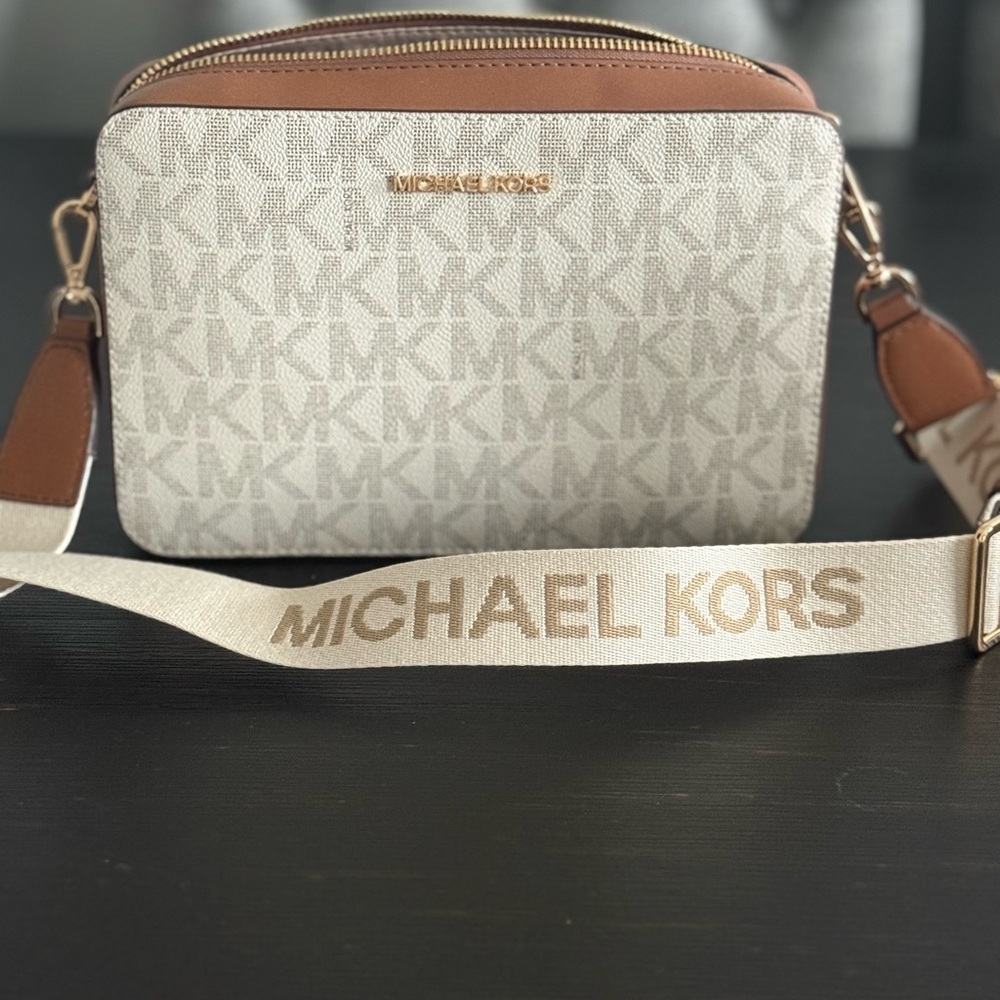 Michael Kors Cream Logo Crossbody with Gold Hardware - Picture 3 of 8
